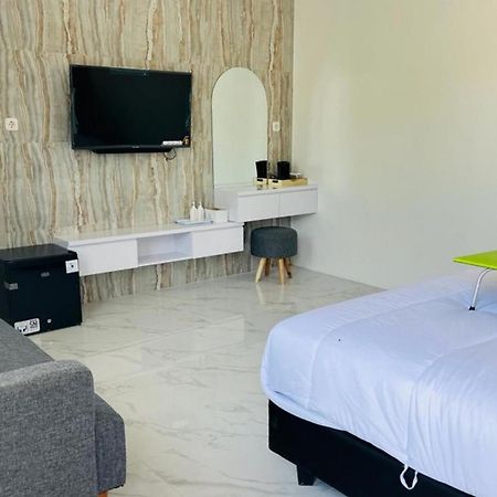 Urbanview Hotel Nimara Ngawi By Reddoorz Buitenkant foto