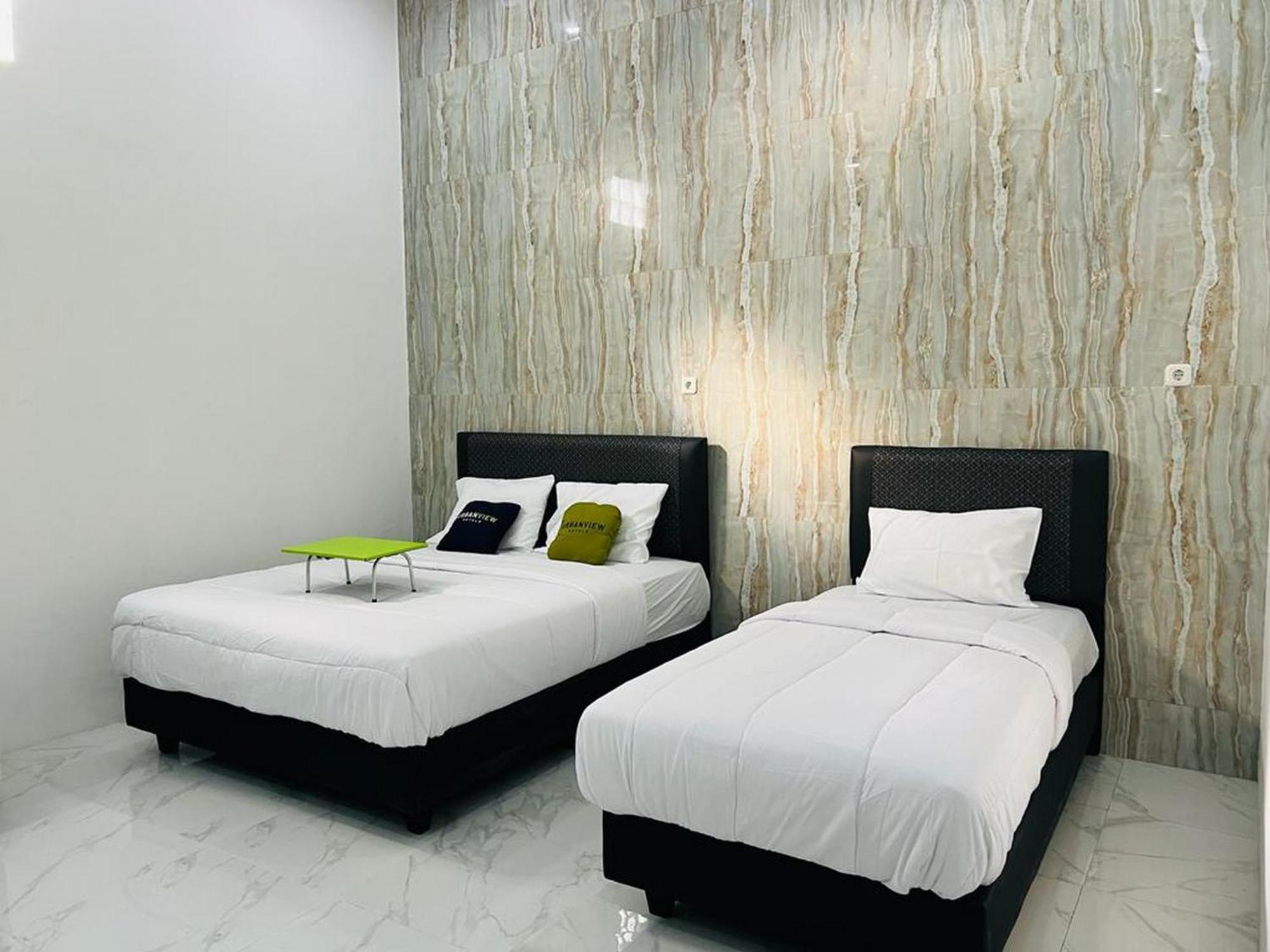Urbanview Hotel Nimara Ngawi By Reddoorz Buitenkant foto