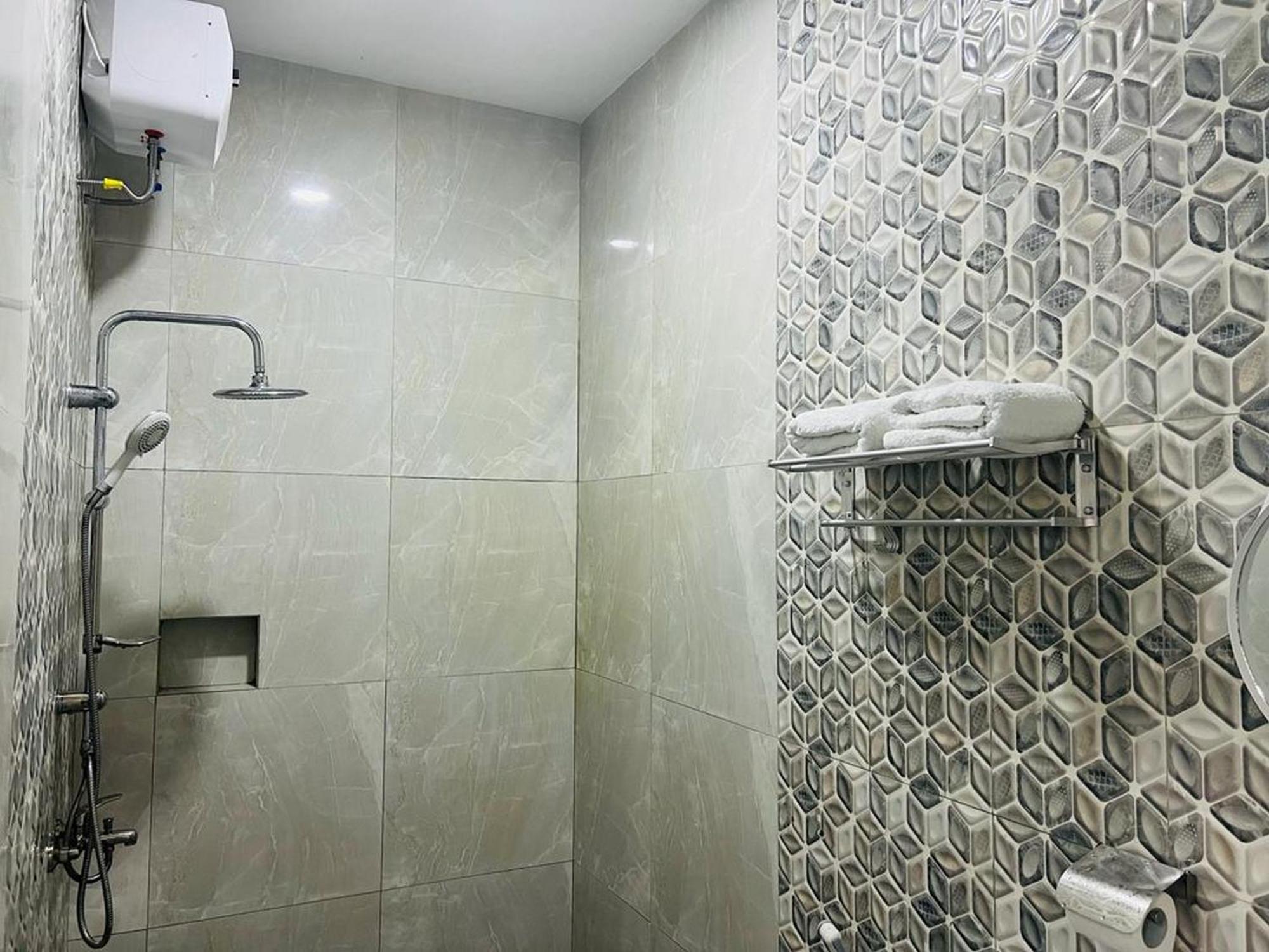 Urbanview Hotel Nimara Ngawi By Reddoorz Buitenkant foto