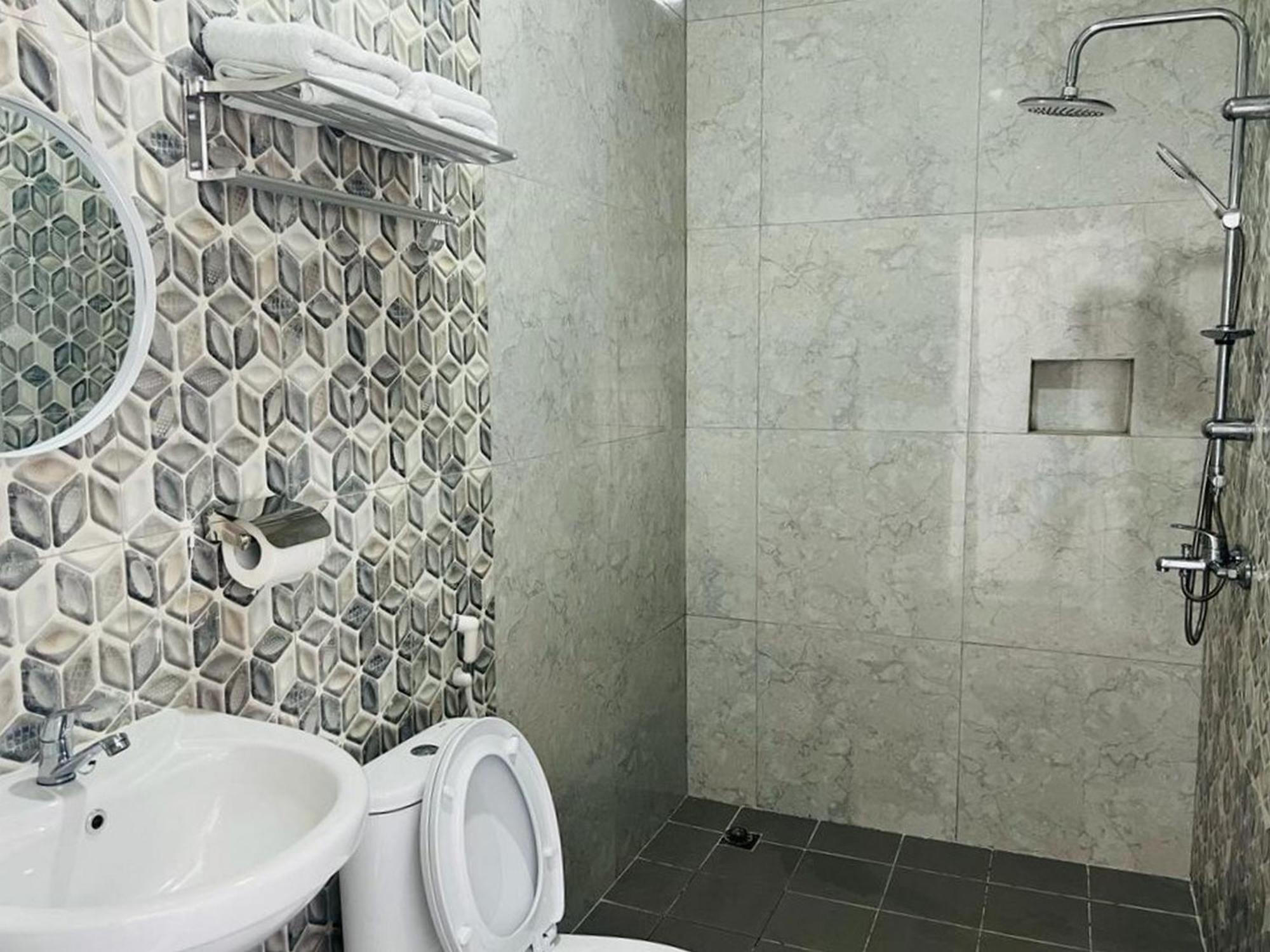 Urbanview Hotel Nimara Ngawi By Reddoorz Buitenkant foto