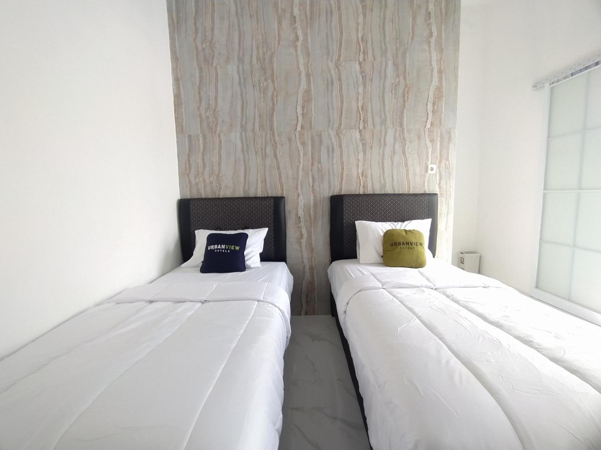 Urbanview Hotel Nimara Ngawi By Reddoorz Buitenkant foto