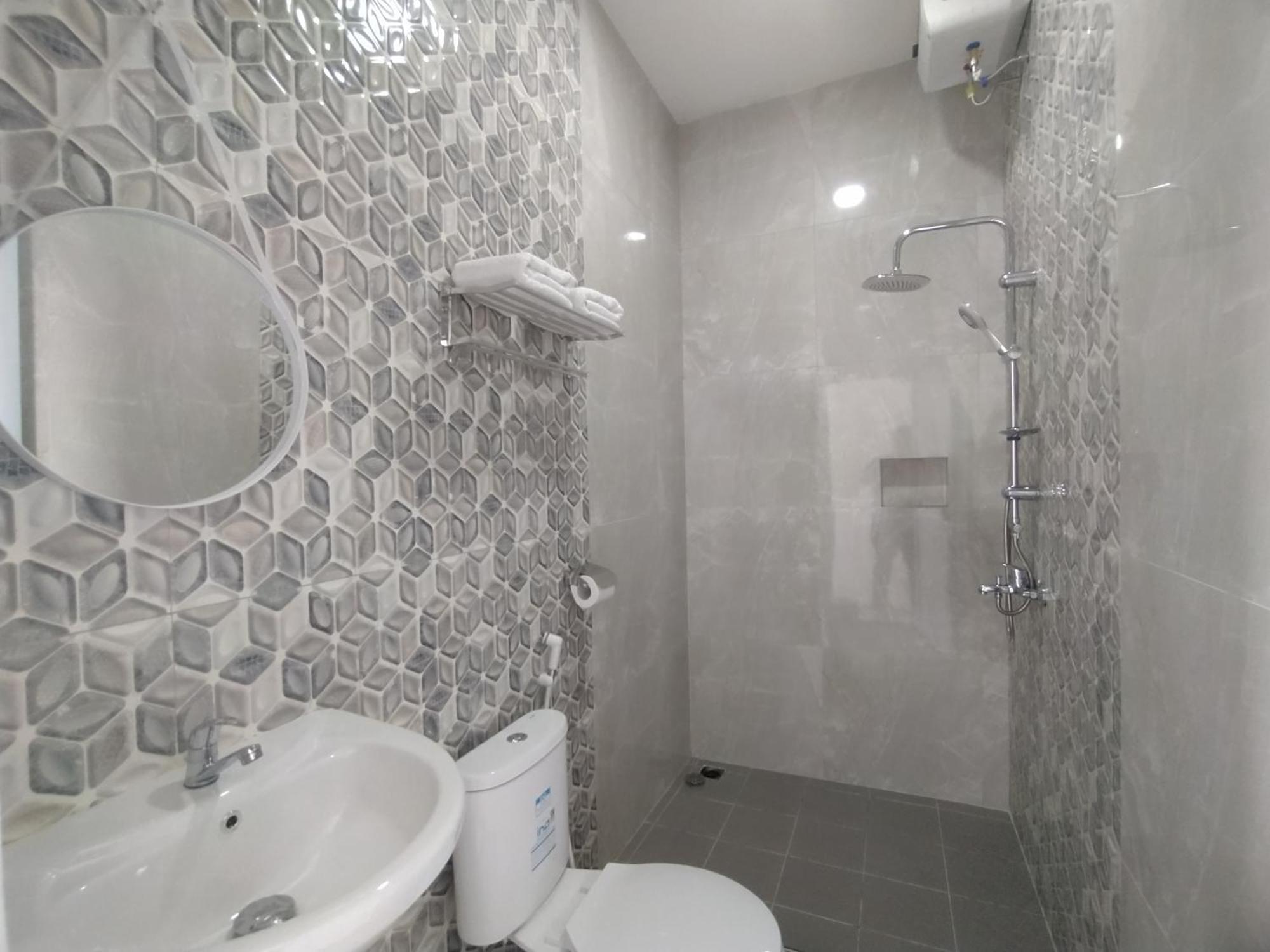 Urbanview Hotel Nimara Ngawi By Reddoorz Buitenkant foto