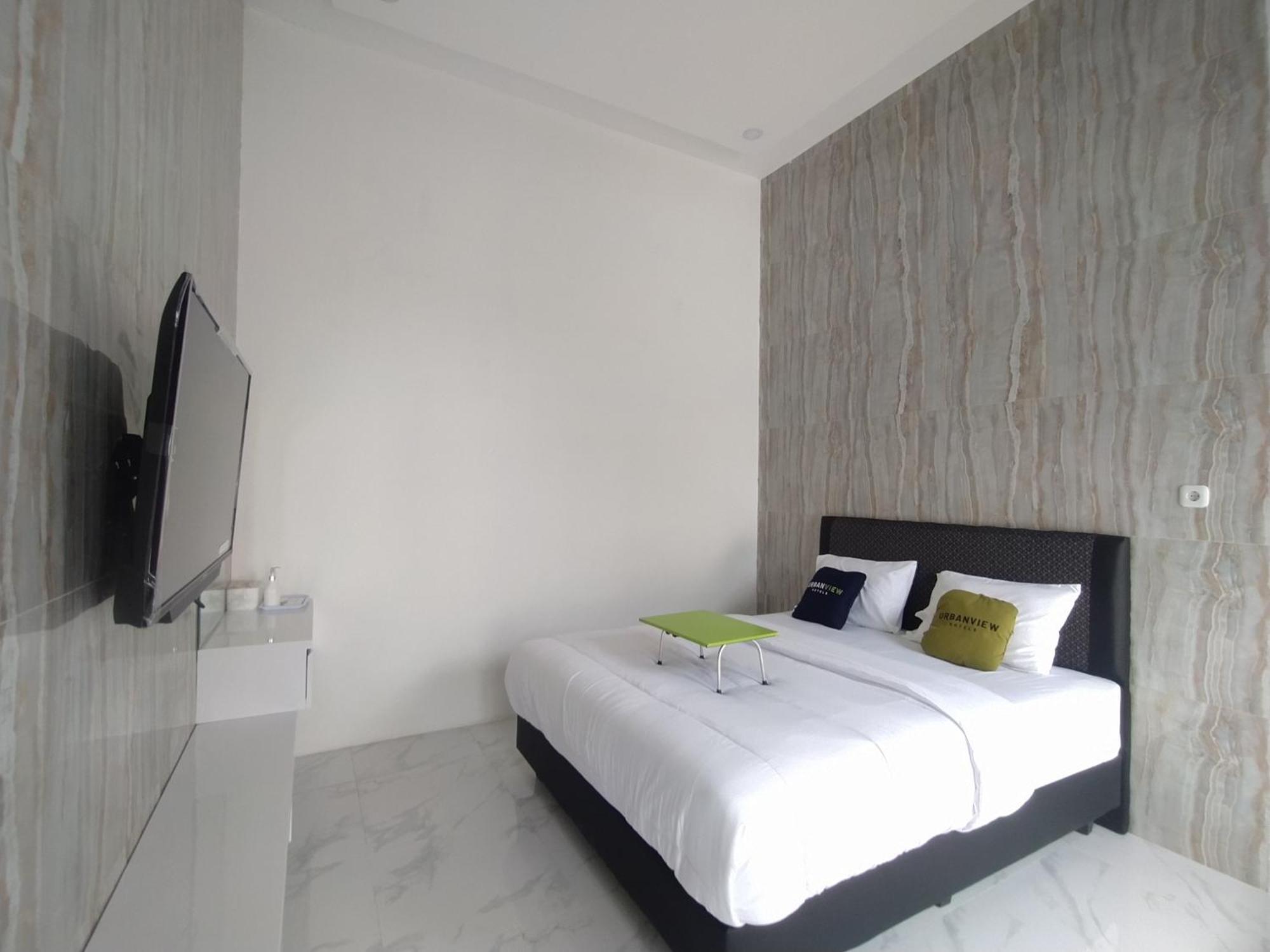 Urbanview Hotel Nimara Ngawi By Reddoorz Buitenkant foto