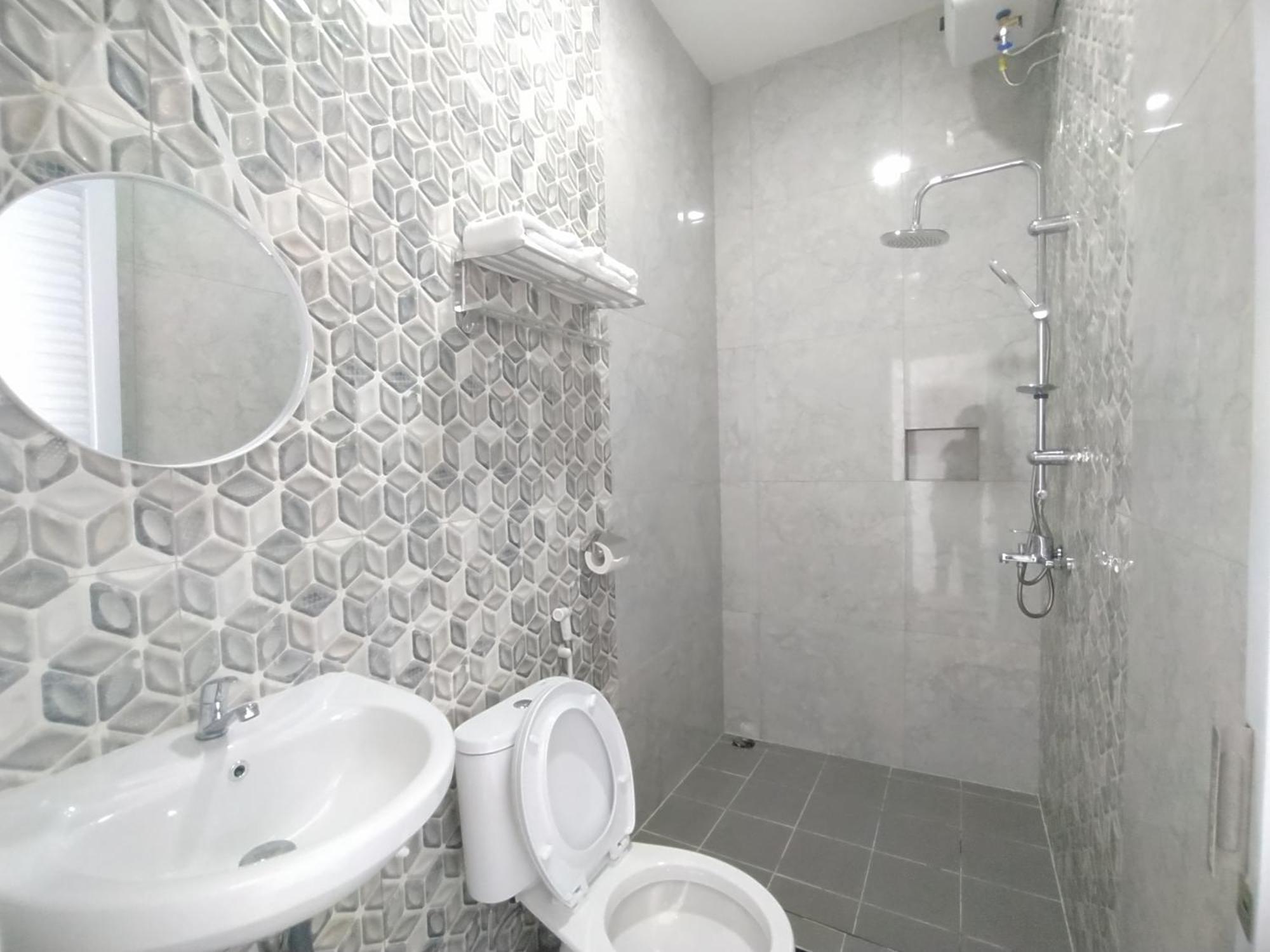 Urbanview Hotel Nimara Ngawi By Reddoorz Buitenkant foto