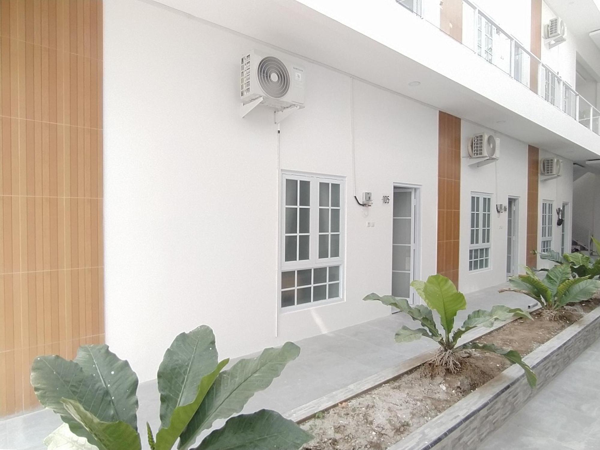 Urbanview Hotel Nimara Ngawi By Reddoorz Buitenkant foto